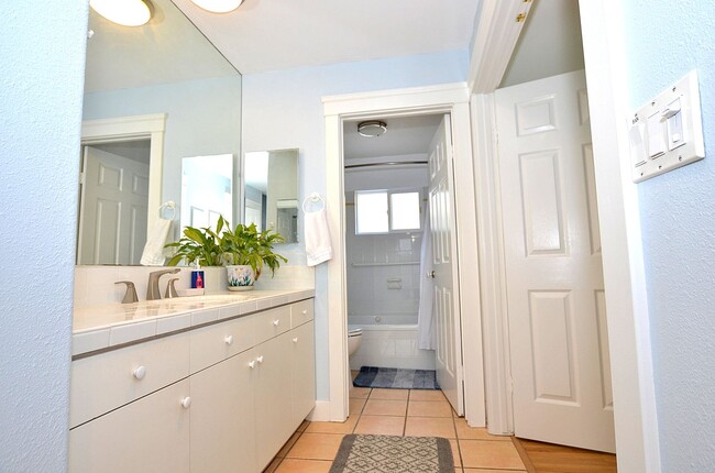Building Photo - 1Bd/1Ba Guest house, centrally located.