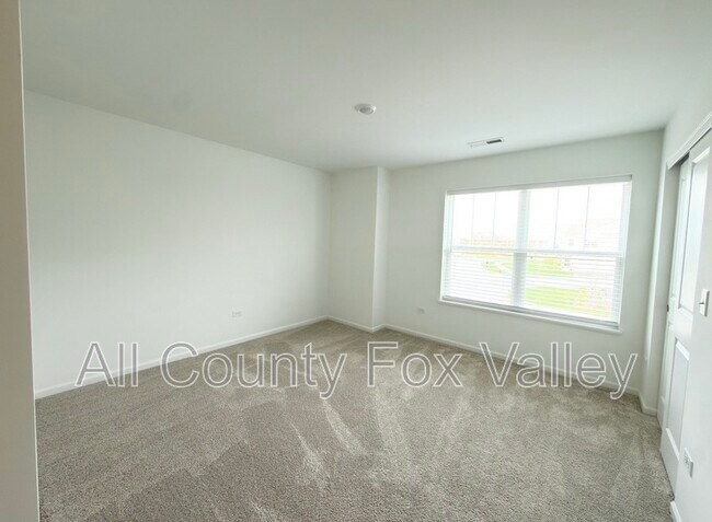 Building Photo - 1135 White Oak Cir