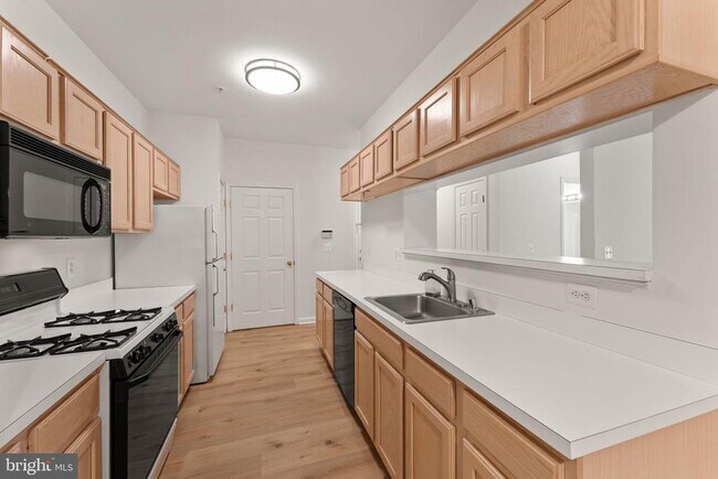 Building Photo - 20453 Chesapeake Square
