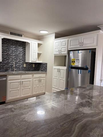 Building Photo - 558 Ridgemont Dr
