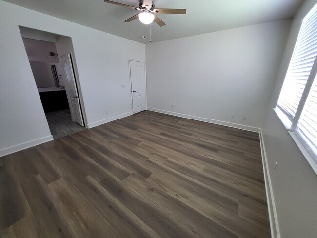 Building Photo - 1147 Lahontan Dr