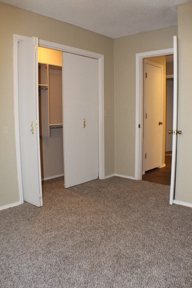 Building Photo - Sapulpa Duplexes-1819-21