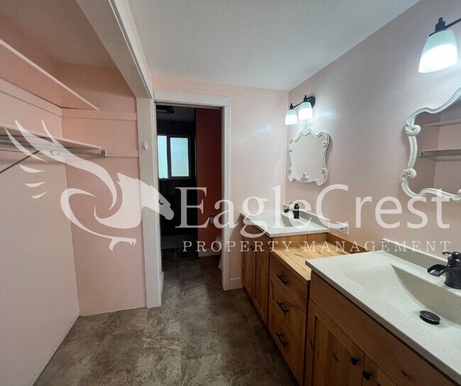 Building Photo - Two Bedroom, One Bathroom House with Fence...