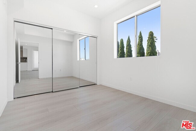 Building Photo - 11727 Kiowa Ave