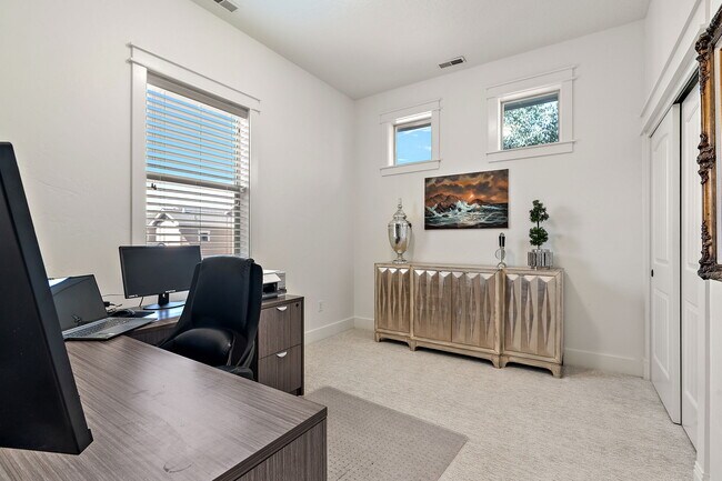 Building Photo - 3655 N Willowbar Ln