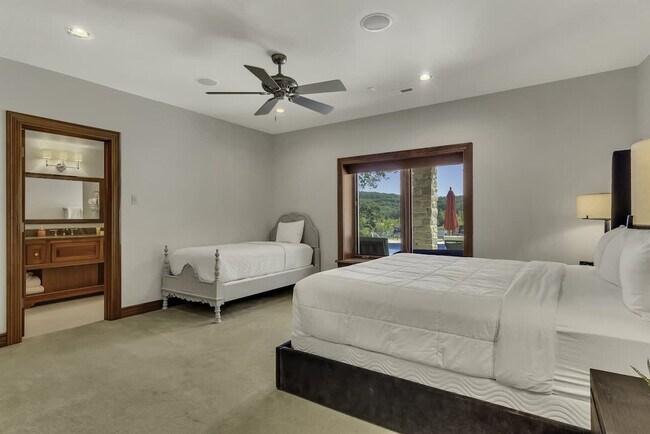 Building Photo - 1774 State Hwy UU