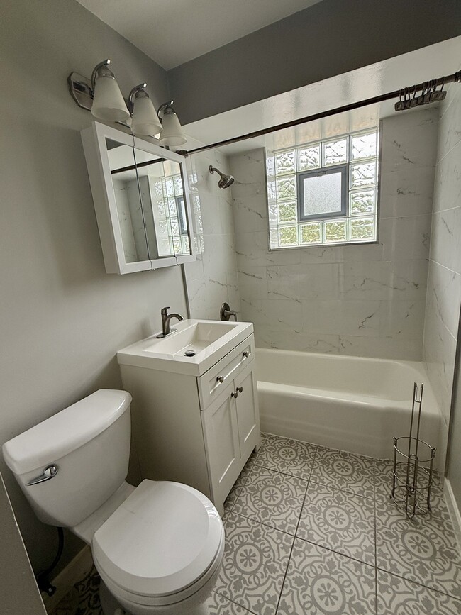 Building Photo - 6864 W Lode Dr