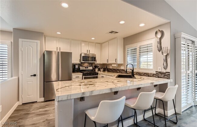 Building Photo - 7250 Diamond Canyon Ln