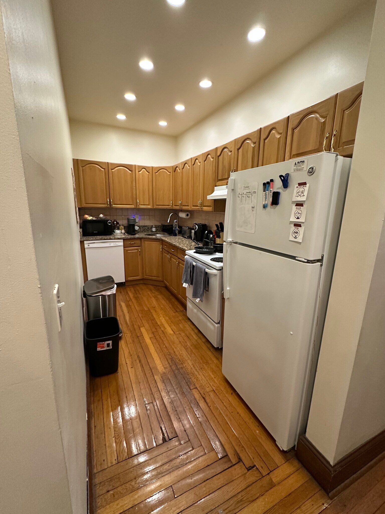 Building Photo - 52 Babcock St