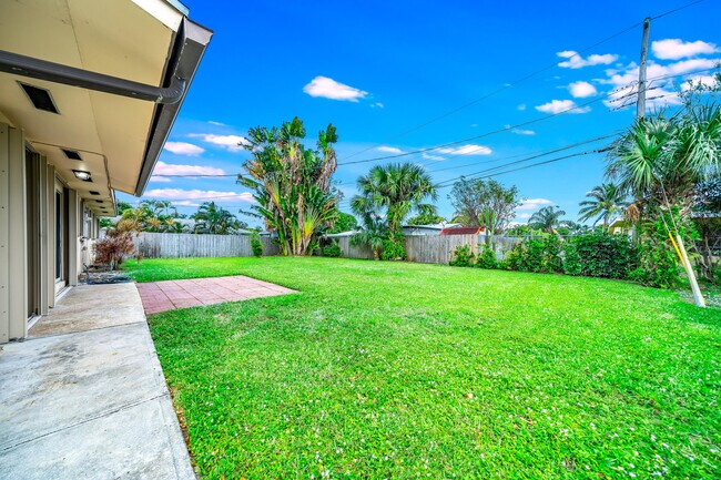 Building Photo - 525 Ibis Dr