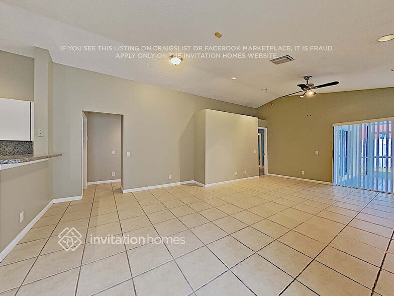 Building Photo - 1380 Presidio Dr