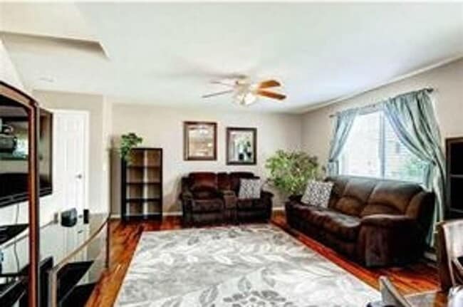 Building Photo - Lovely Gleneagle Charmer!