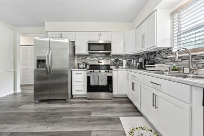 Building Photo - 214 Bridgefield Pl