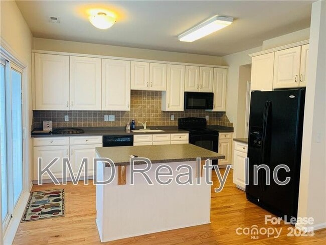 Building Photo - 7549 Bluff Point Ln