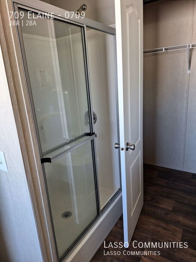 Building Photo - 709 Elaine Ct