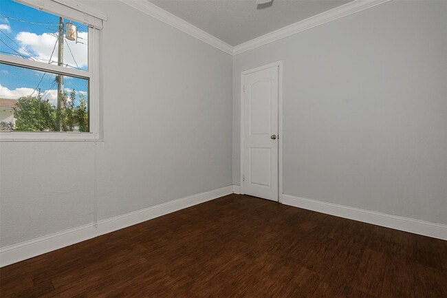 Building Photo - 5608 Buchanan St