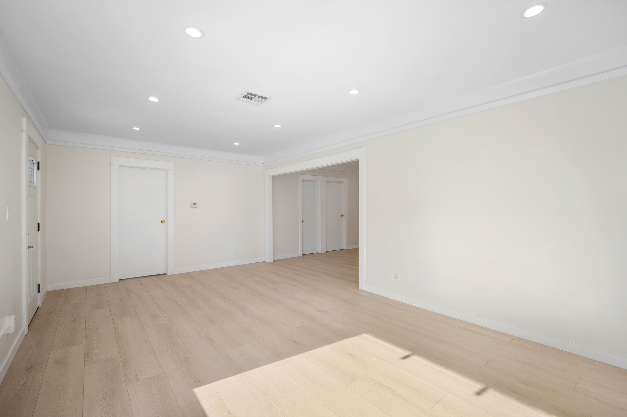 Building Photo - 525 W Wilson Ave