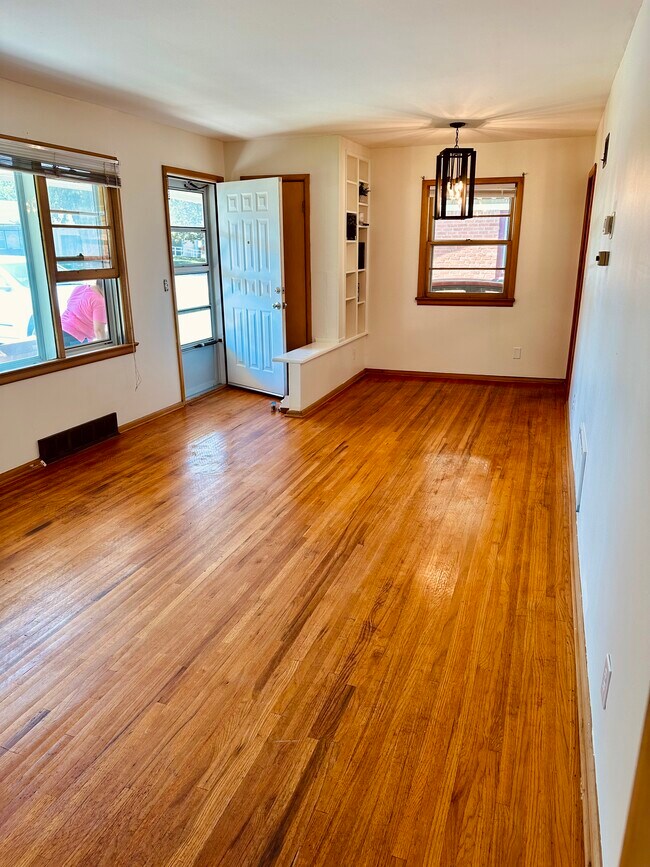 Building Photo - 162 Stearns Ave