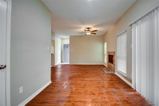 Building Photo - 1818 Augusta Dr
