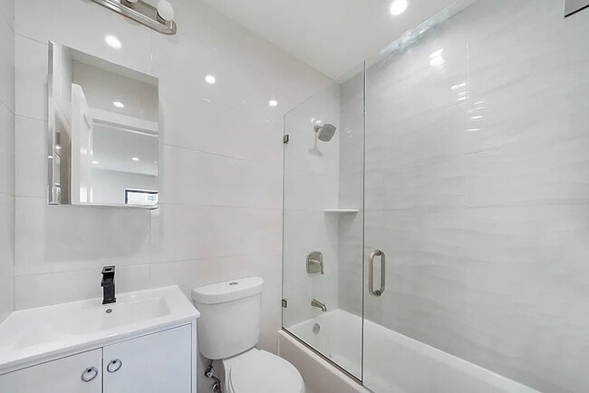 Building Photo - 104 Clinton Ave