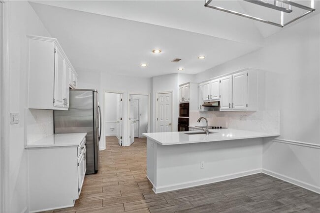 Building Photo - 10825 Pinewalk Forest Cir