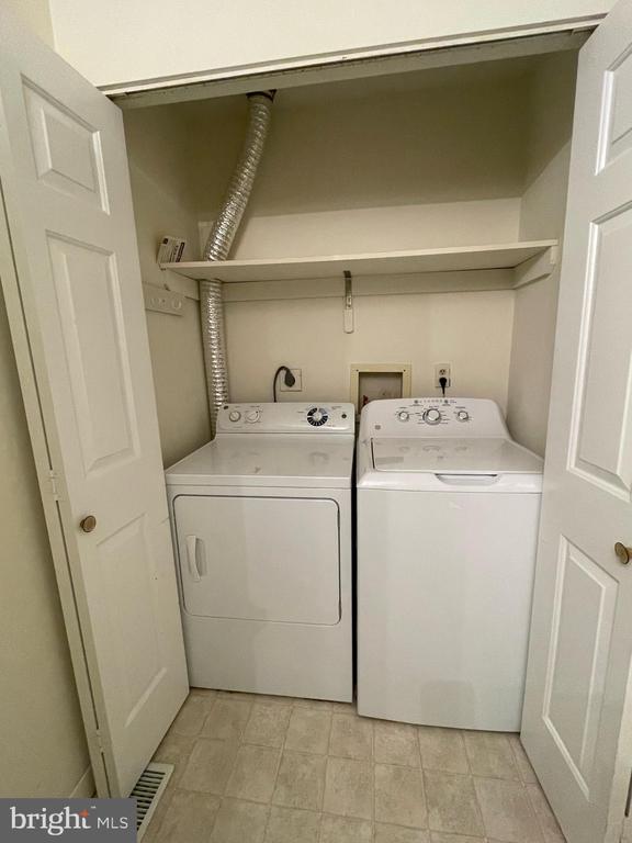 Building Photo - 204 Weatherstone Dr