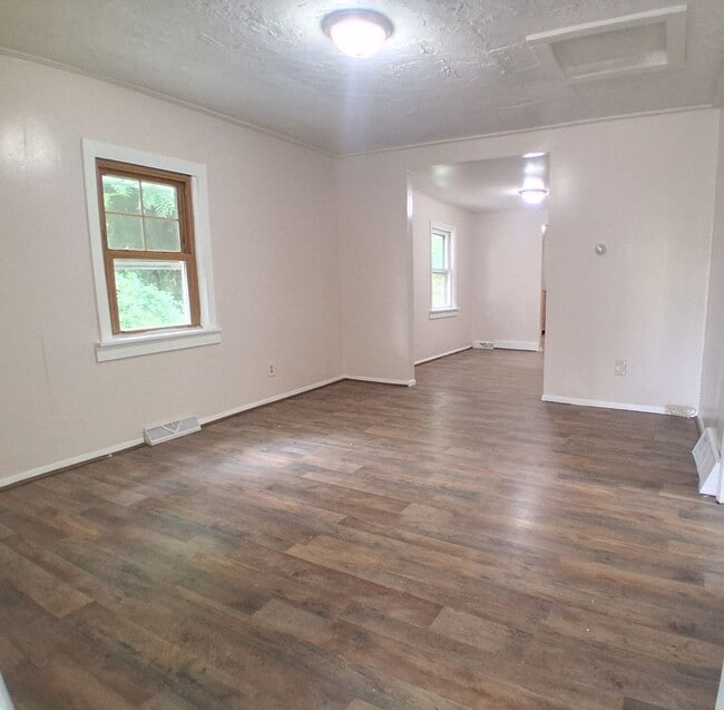 Building Photo - Lovely 3 Bedroom House FOR RENT in Fairfield Twp $1600