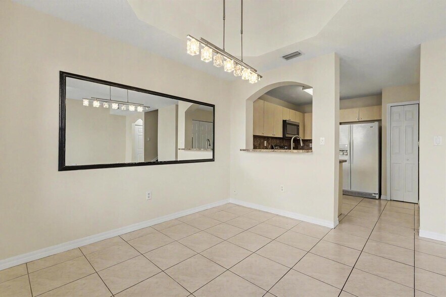 Building Photo - 626 SW 106th Ave