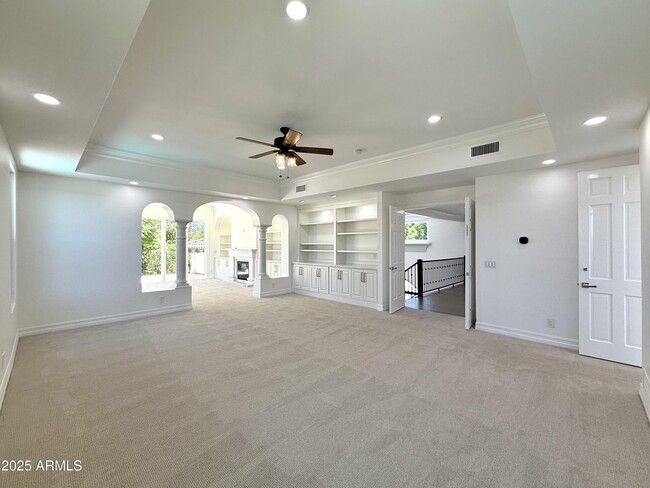 Building Photo - 1523 E Treasure Cove Dr