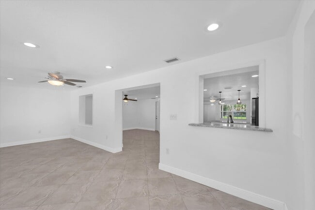 Building Photo - 5600 Bayou Grande Blvd NE