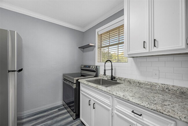 Building Photo - 502 Frawley St