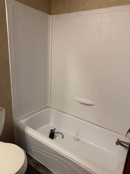 Building Photo - 2606 Lincoln Wy NW