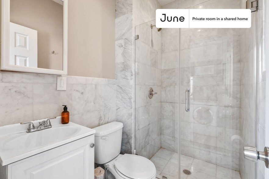 Building Photo - Room in Shared 2 bed/1 bath home