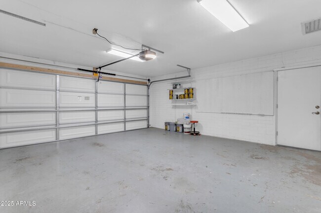 Building Photo - 517 E Hermosa Dr