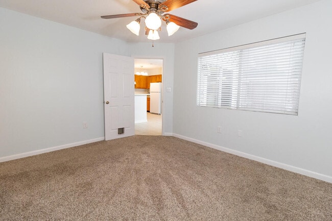 Building Photo - 206 Parkwood Cir