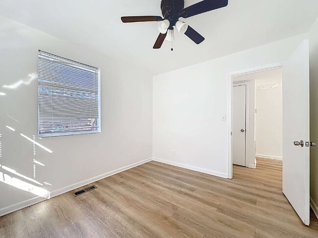 Building Photo - 5330 Quan Dr