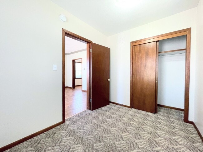Building Photo - 2 Bedroom Home With Fenced in Yard