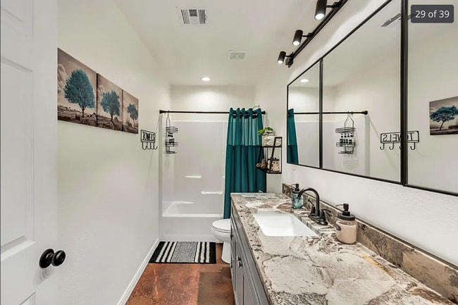 Building Photo - Fully Furnished Near Baylor