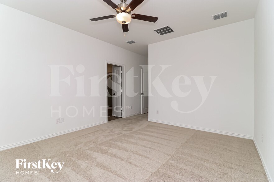 Building Photo - 10113 Elkhorn Dr