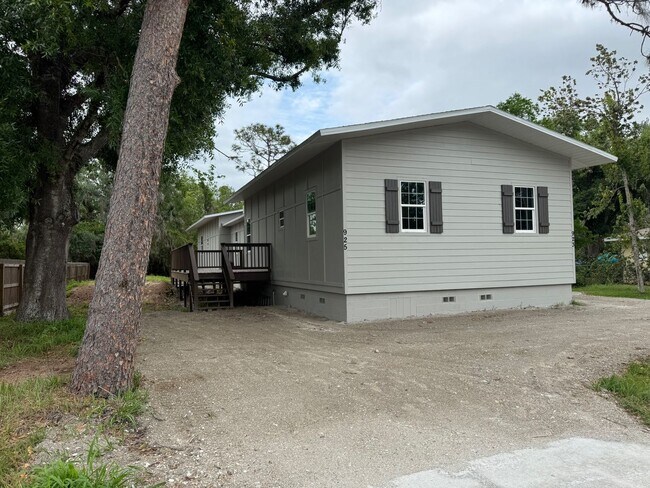 Building Photo - 923 Hagle Park Rd