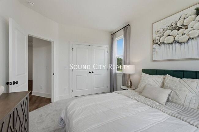 Building Photo - 152 Valentine Aly