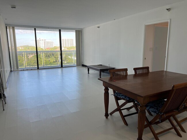 Building Photo - 20515 E Country Club Dr