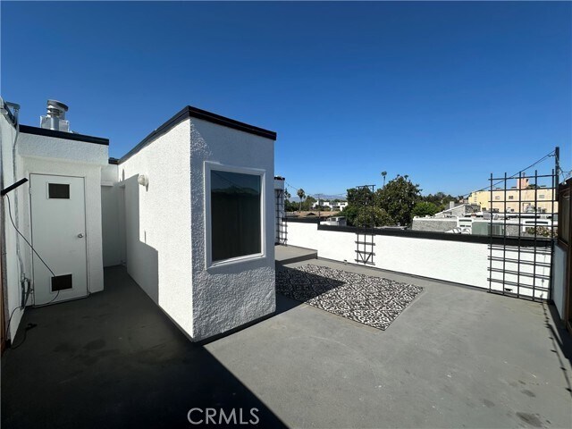 Building Photo - 13508 Moorpark St