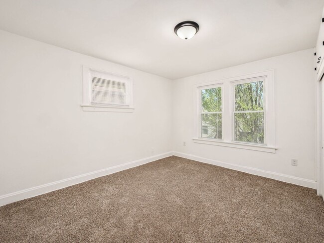 Building Photo - 1359 N 6th St