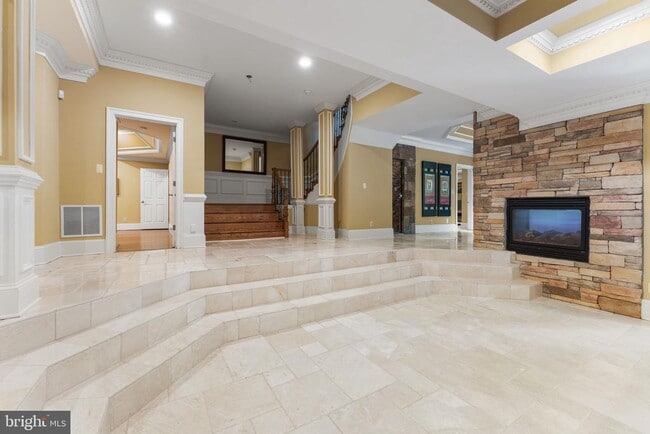 Building Photo - 10447 New Ascot Dr