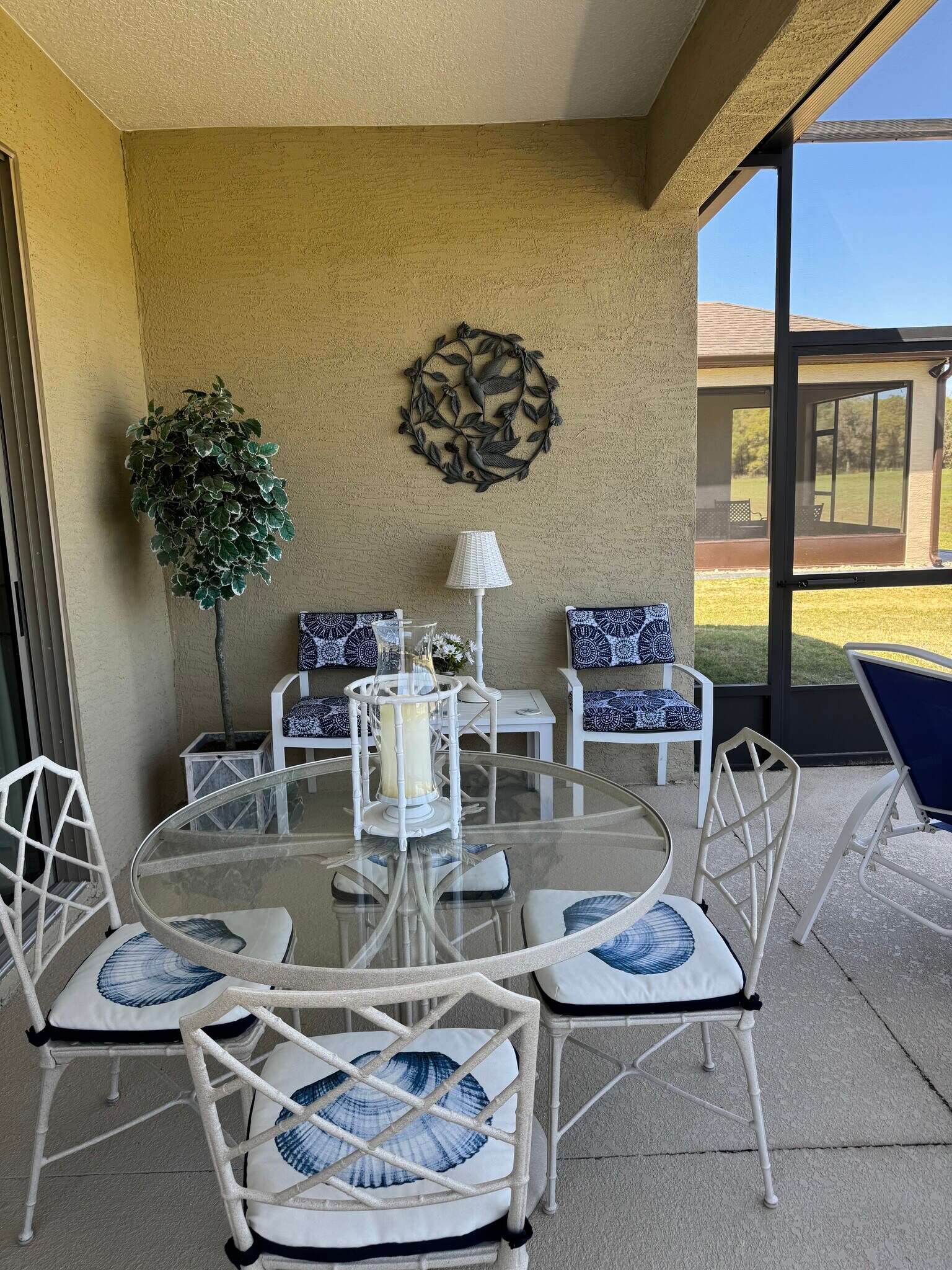 Beautiful tranquil lanai overlooking field - 9645 SW 63rd Loop