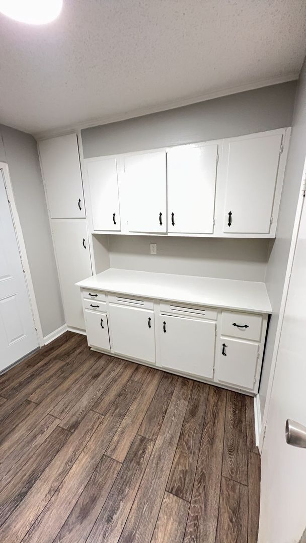 Building Photo - Beautifully Updated 4 bedroom 2 bath