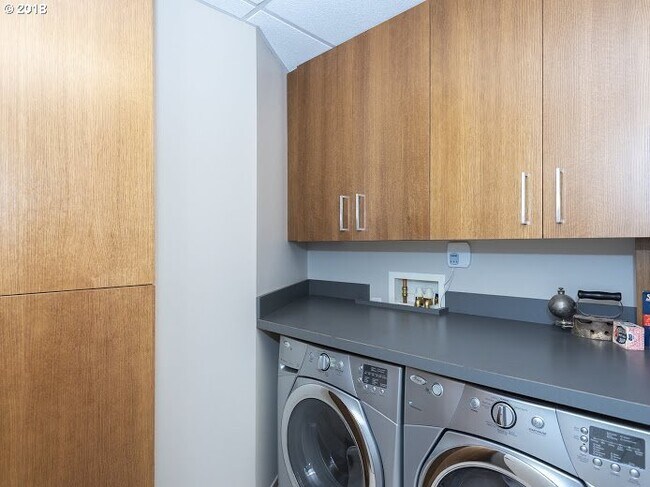 Building Photo - Rare rental in The Westerly - spectacular 2/2.5 unit w/sweeping views/2 parking/2 storage