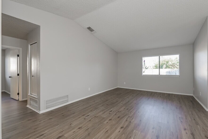 Building Photo - 10231 Cll Del Este