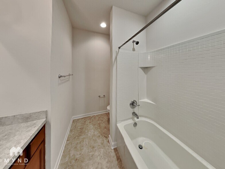 Building Photo - 2880 Alpin Dr